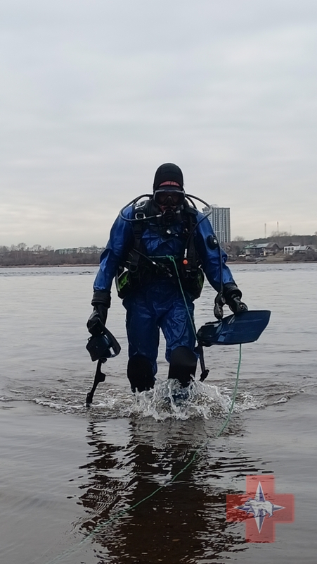 Тренировка водолазов 29 октября 2024 года на береговой линии р. Кама у «Мотовилихинских заводов» 